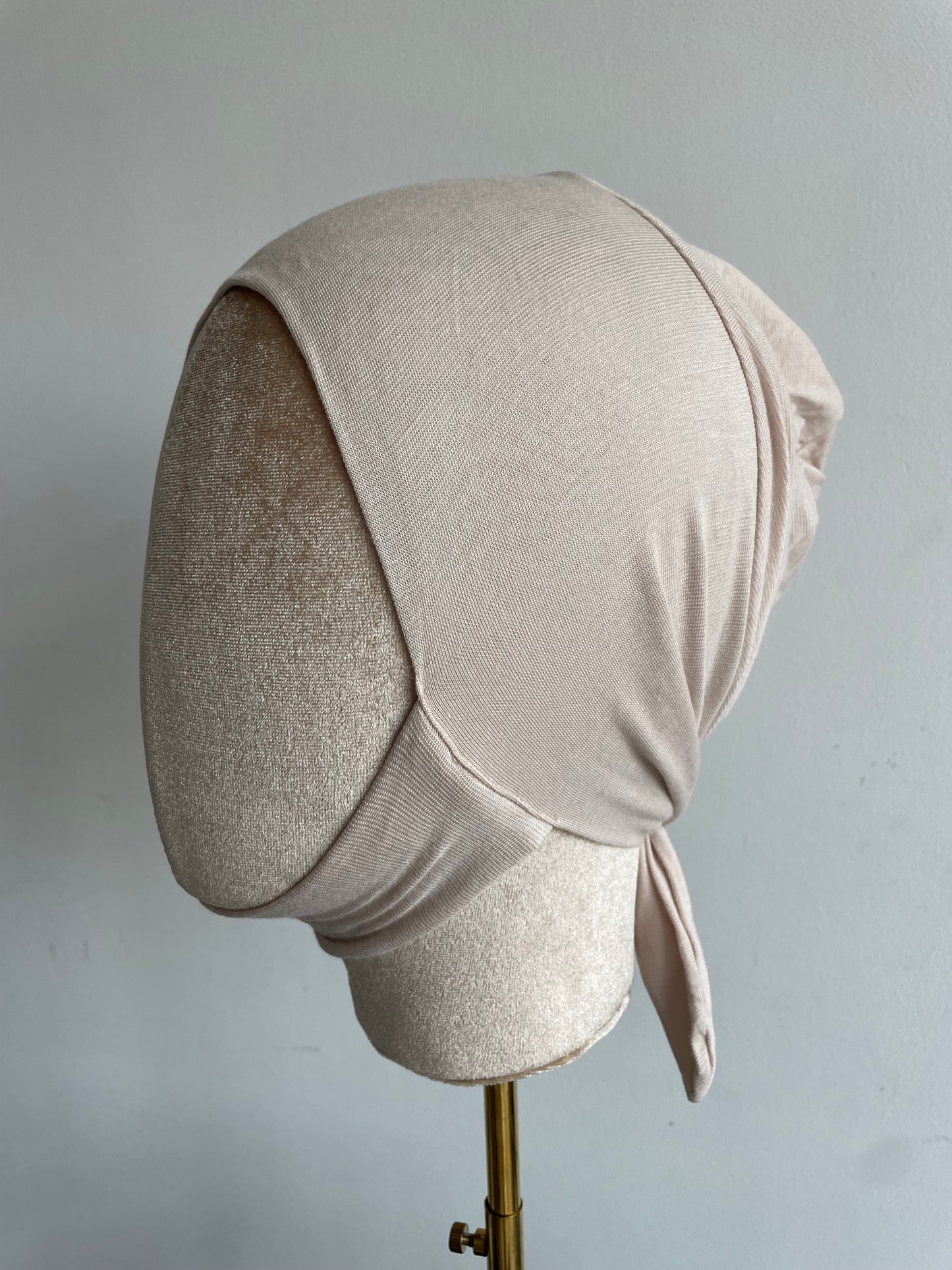 Bonnet dessous de menton Fermé à noué