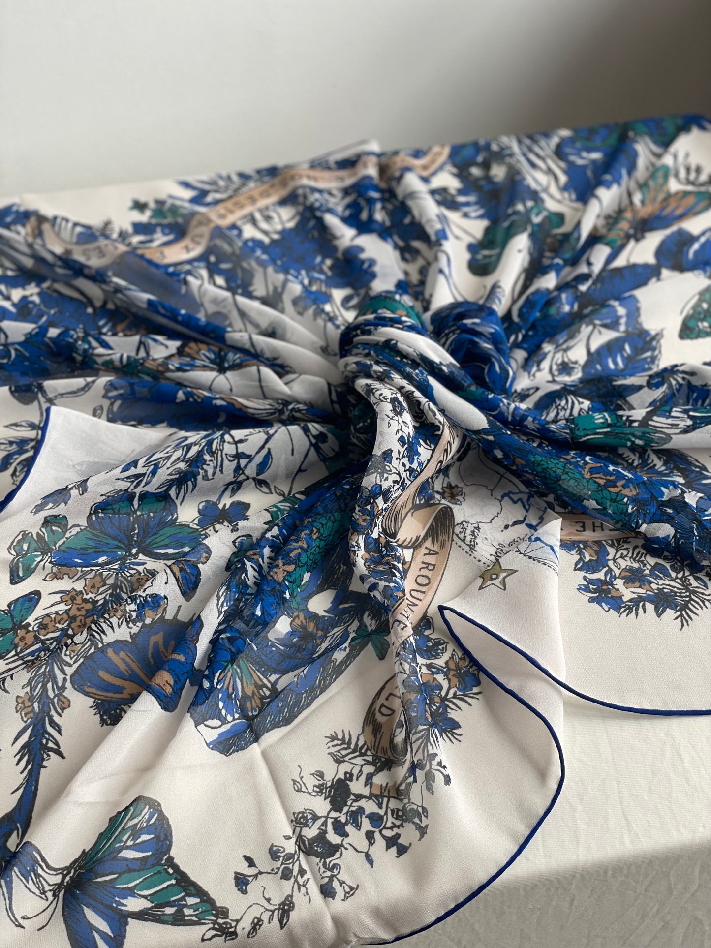 Carré Chiffon PAPILLON Bleu