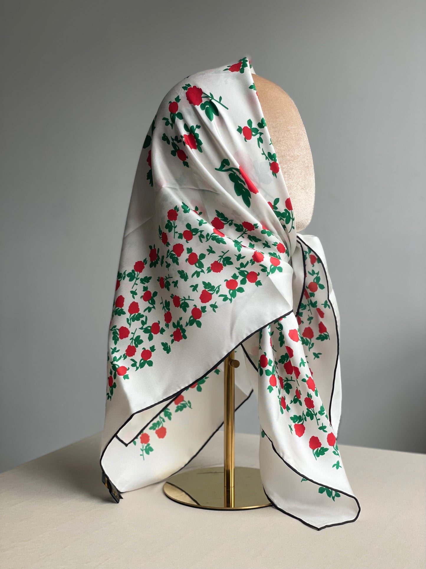 Carré de soie Roses