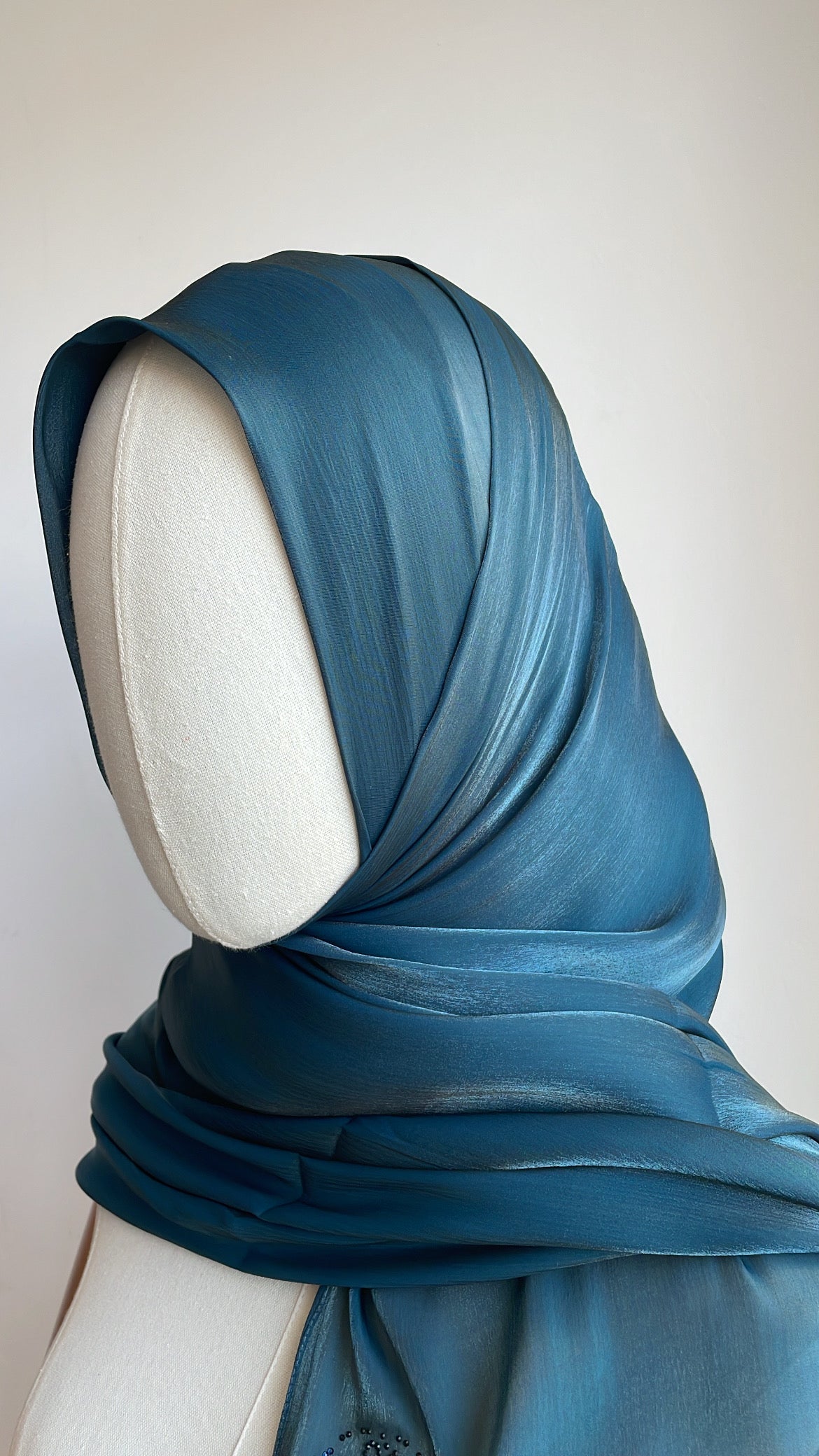 Organza de soie strass Bleu paon