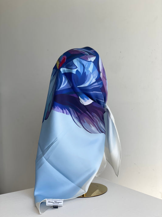 Carré de soie Ferrogam bleu