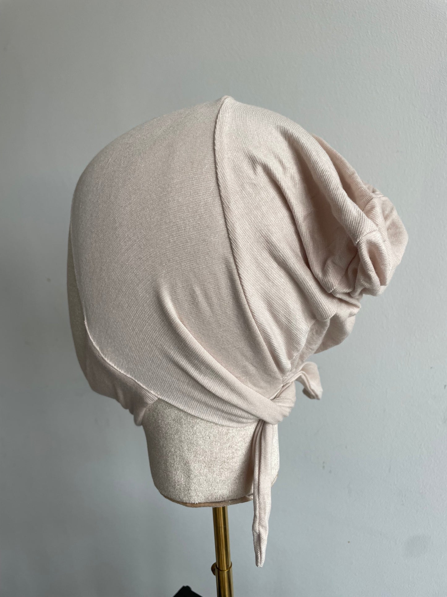 Bonnet dessous de menton Fermé à noué