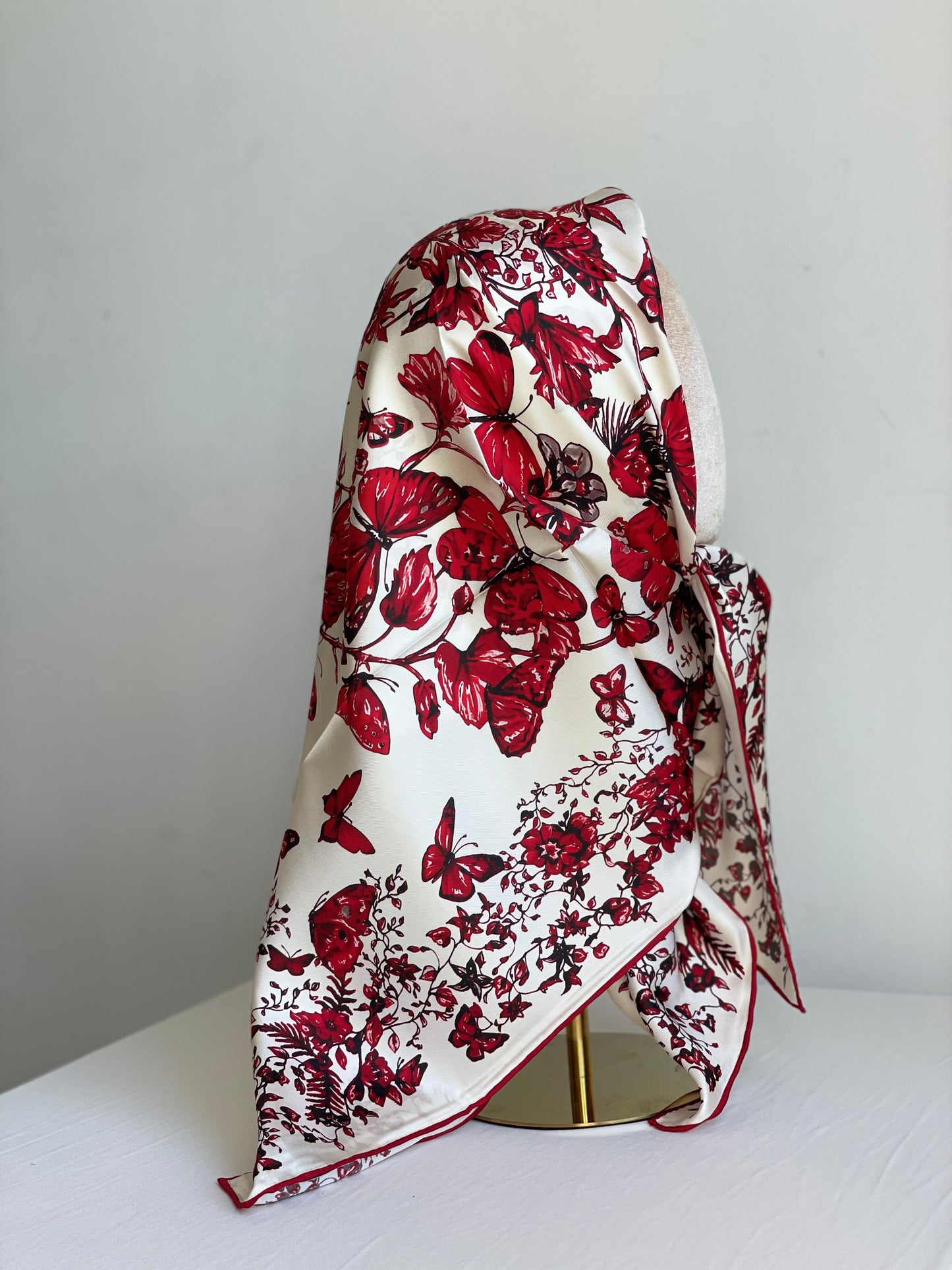 Carré de soie Papillon Rubis