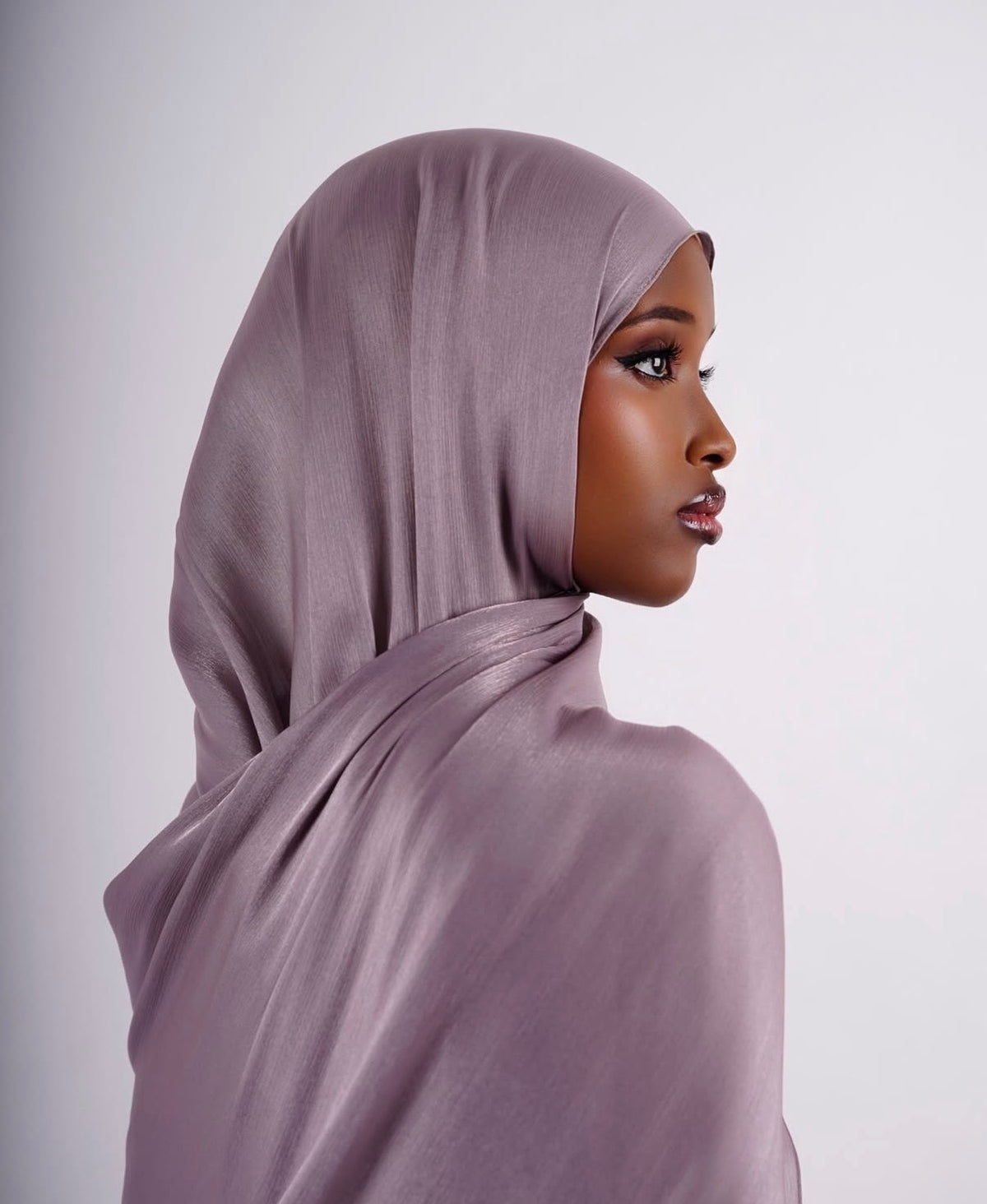 Bonnet Intégré -
Organza de soie violet clair