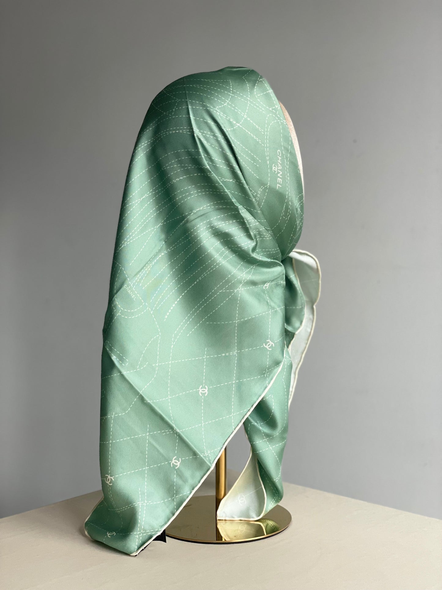 Carré de soie vert d’eau