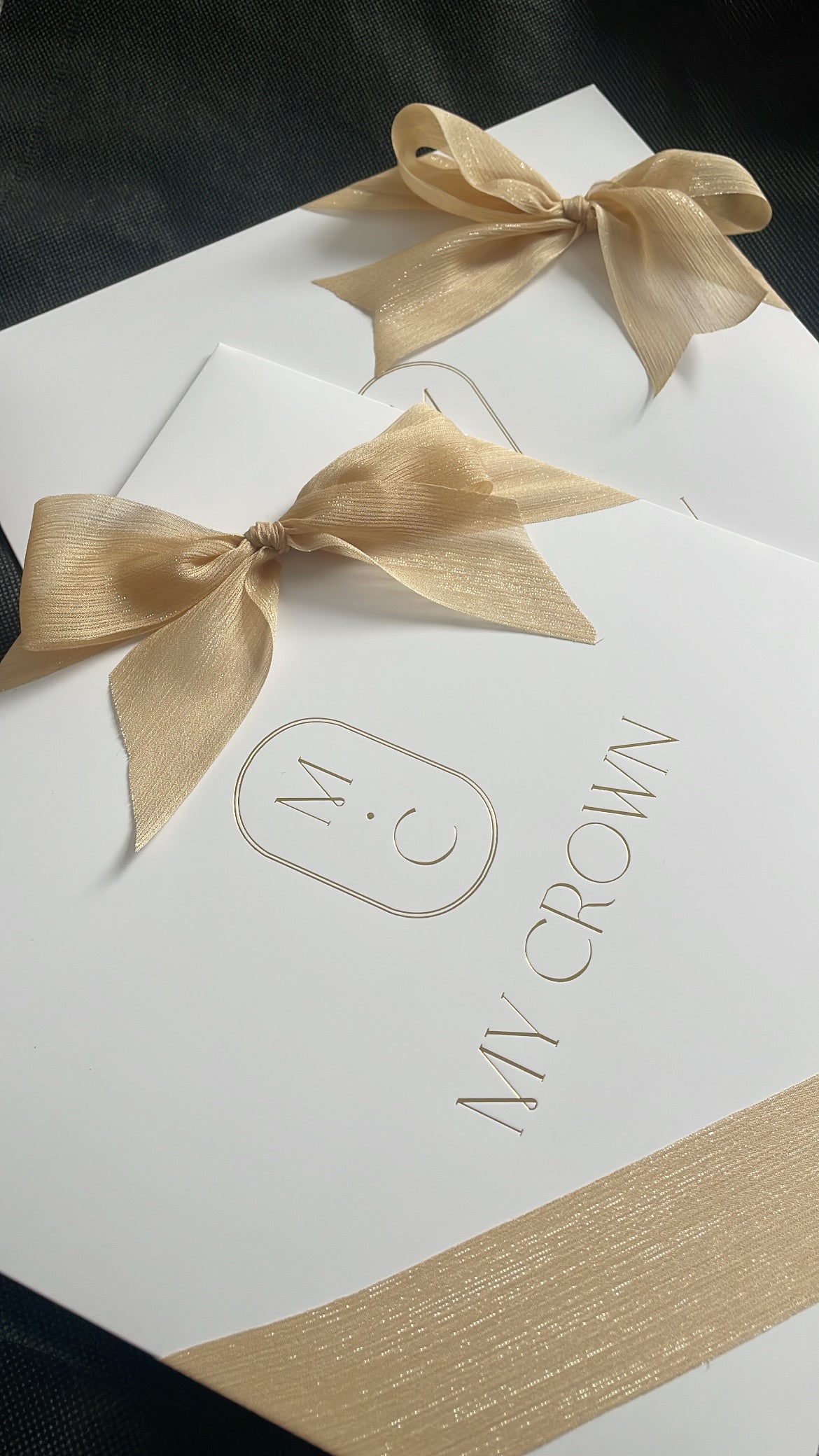 Boîte à foulard blanche