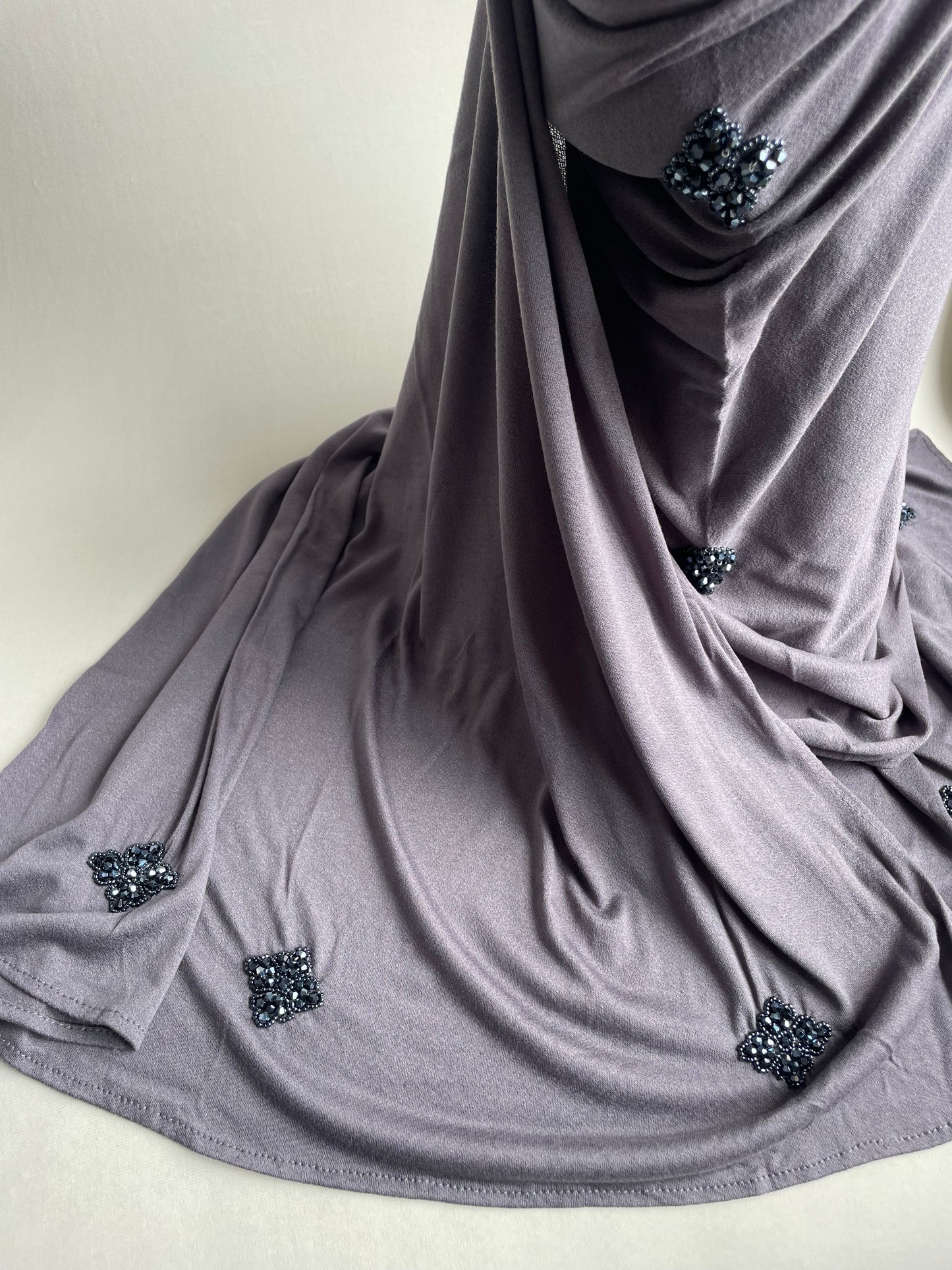 Hijab jersey brodé main Gris
