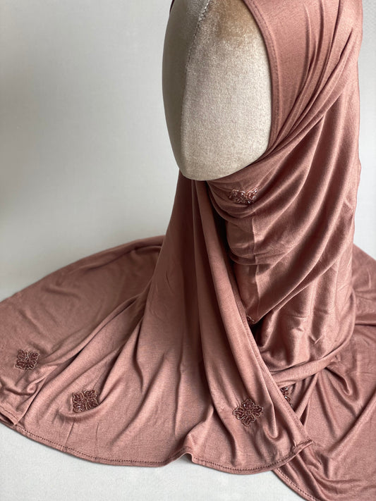 Hijab jersey brodé main Saumon