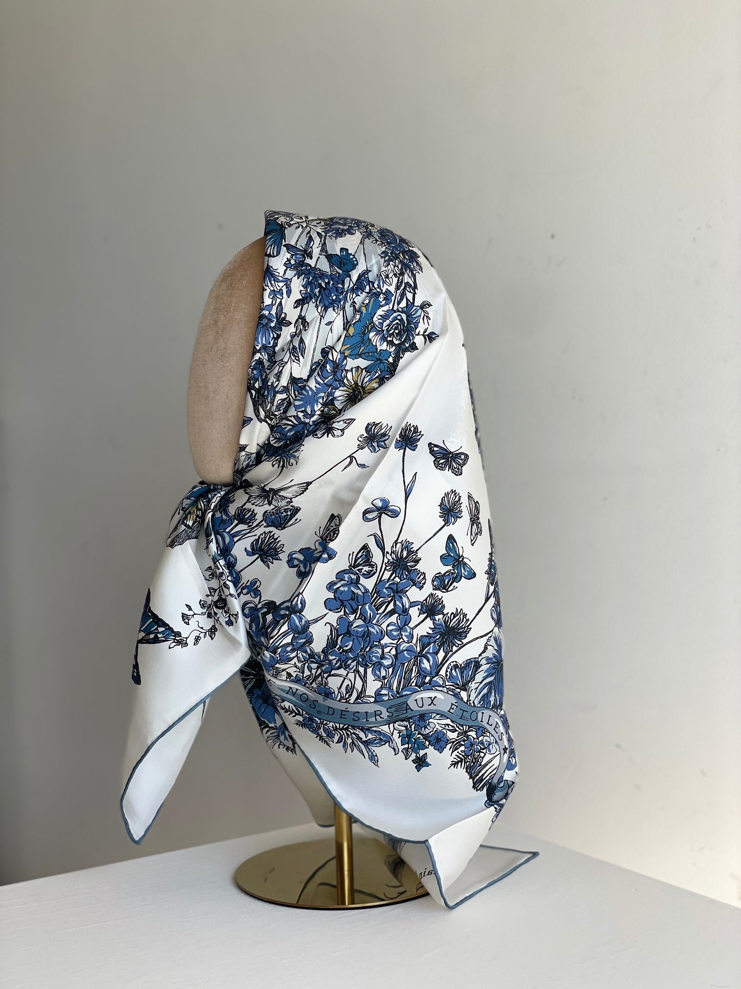 Carré de soie Papillon Bleu
