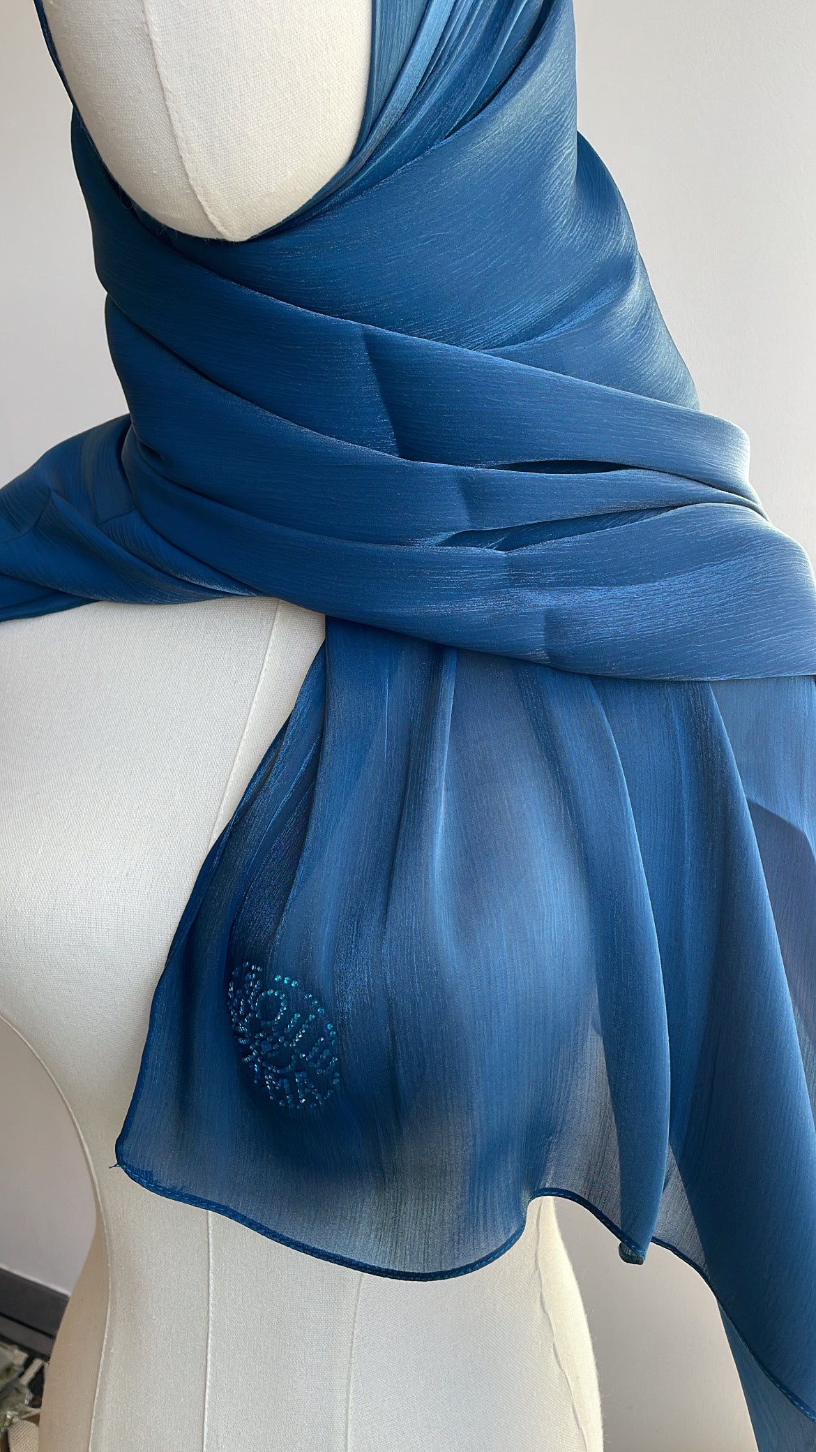Organza de soie strass Bleu joyau