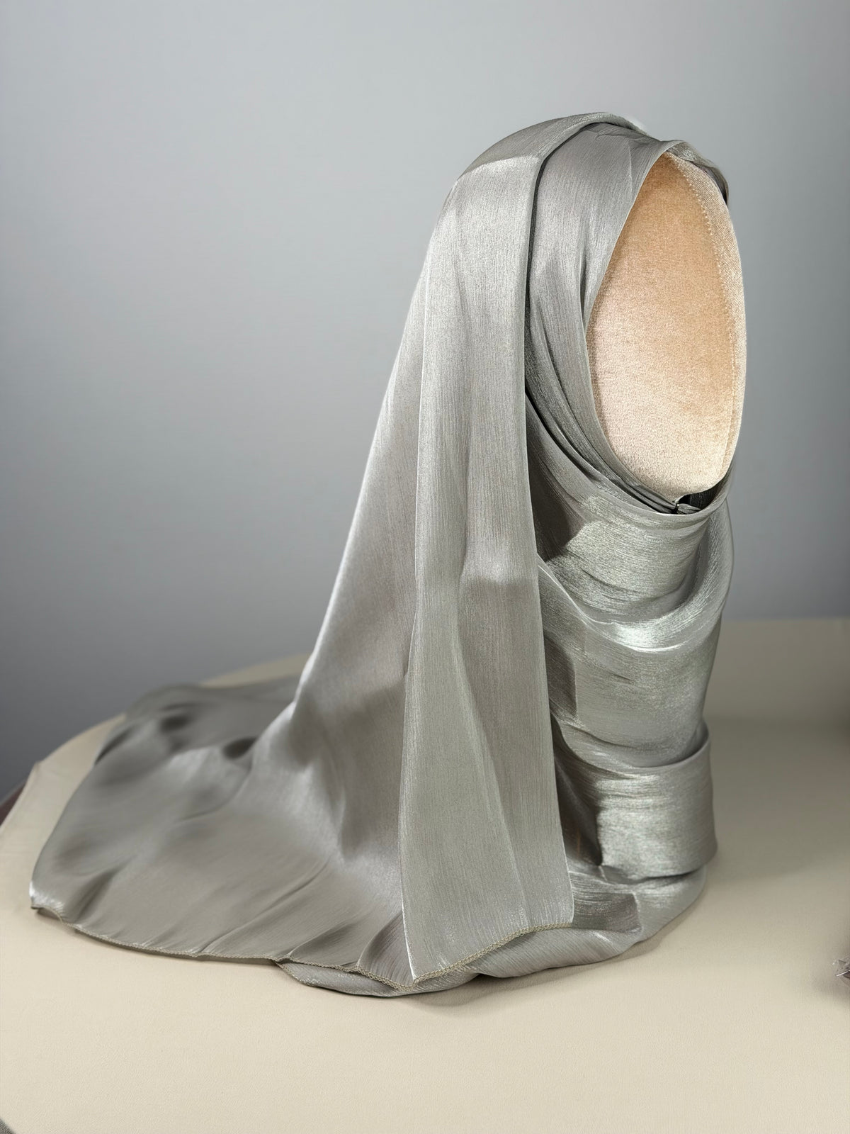 Bonnet Intégré -
Organza de soie vert d’eau