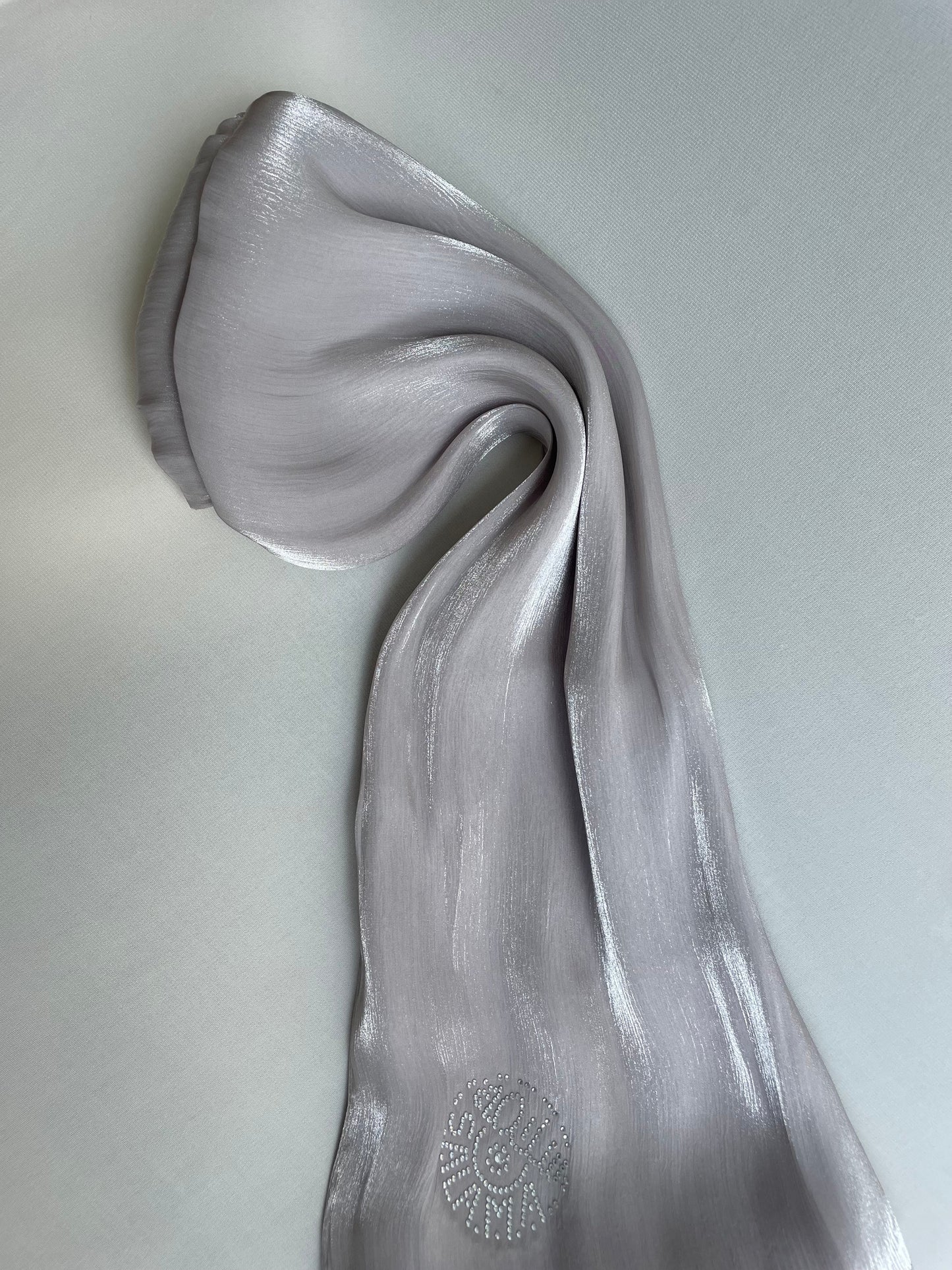 Organza de soie strass gris beige
