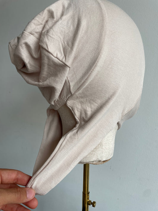 Bonnet dessous de menton Fermé à noué