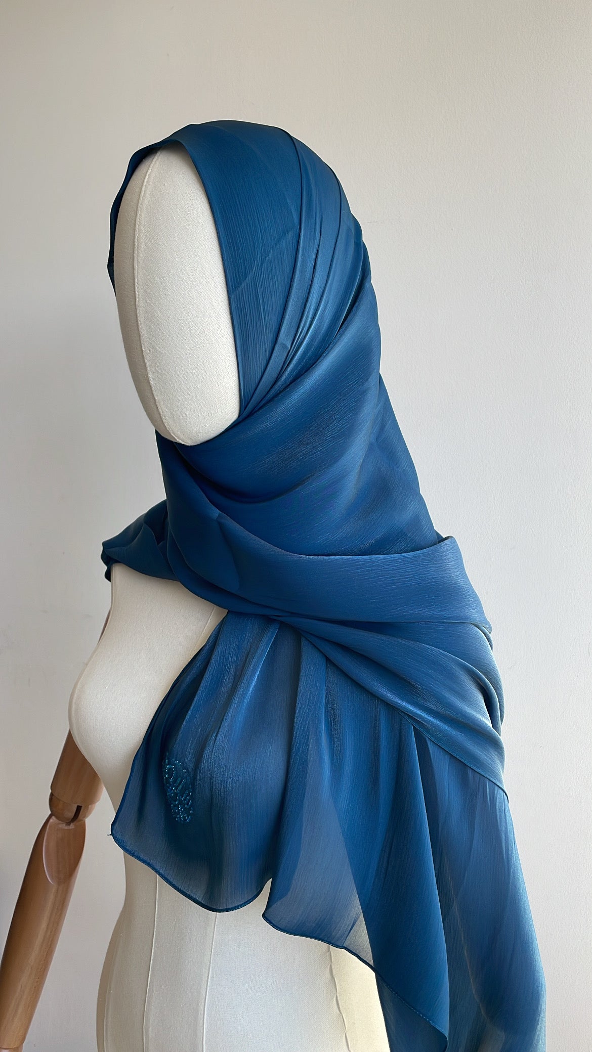Organza de soie strass Bleu joyau