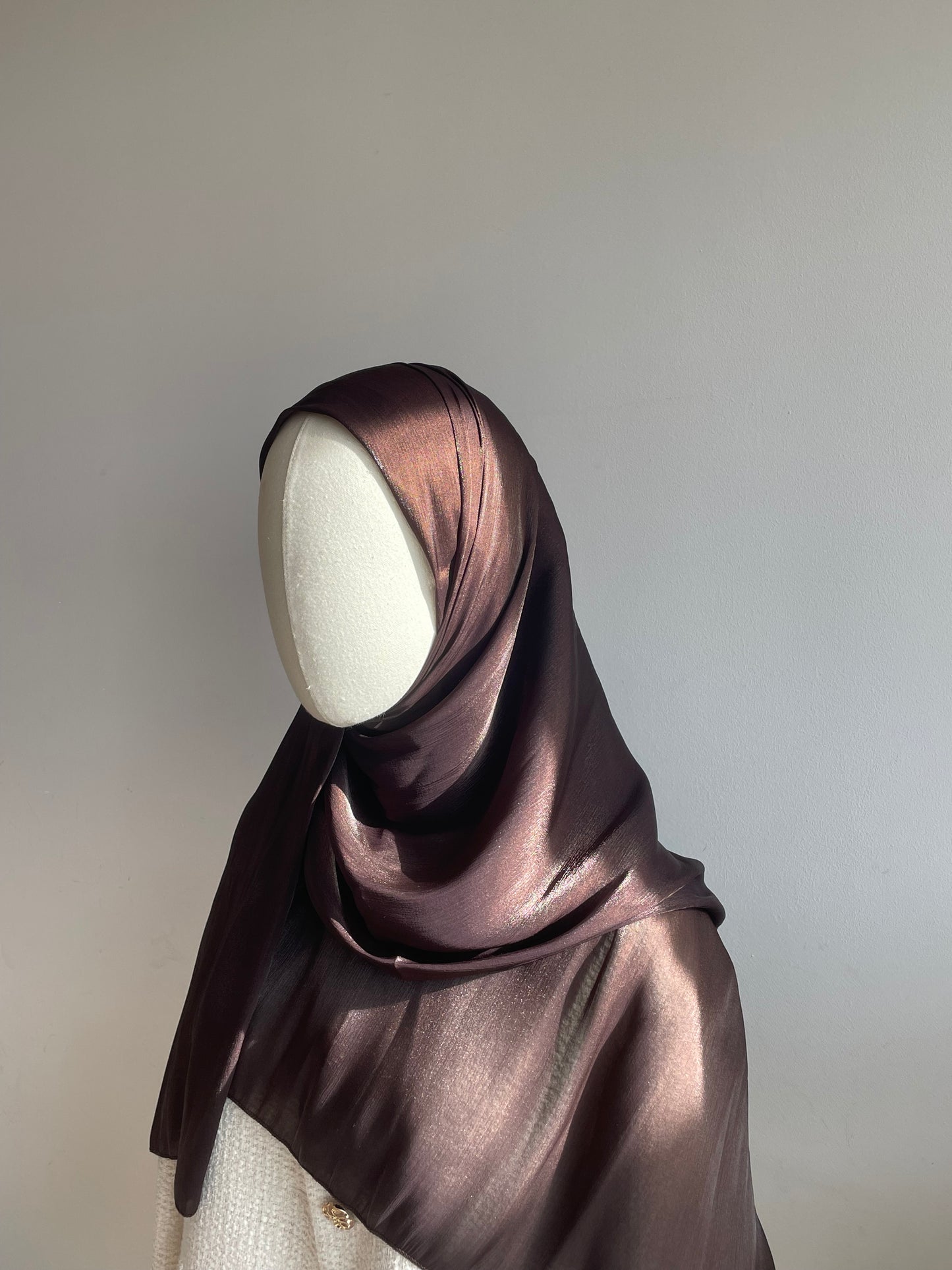 Organza de soie cappuccino avec Bonnet