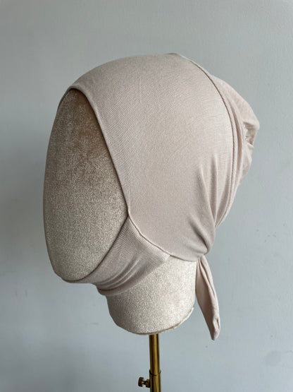 Bonnet dessous de menton Fermé à noué