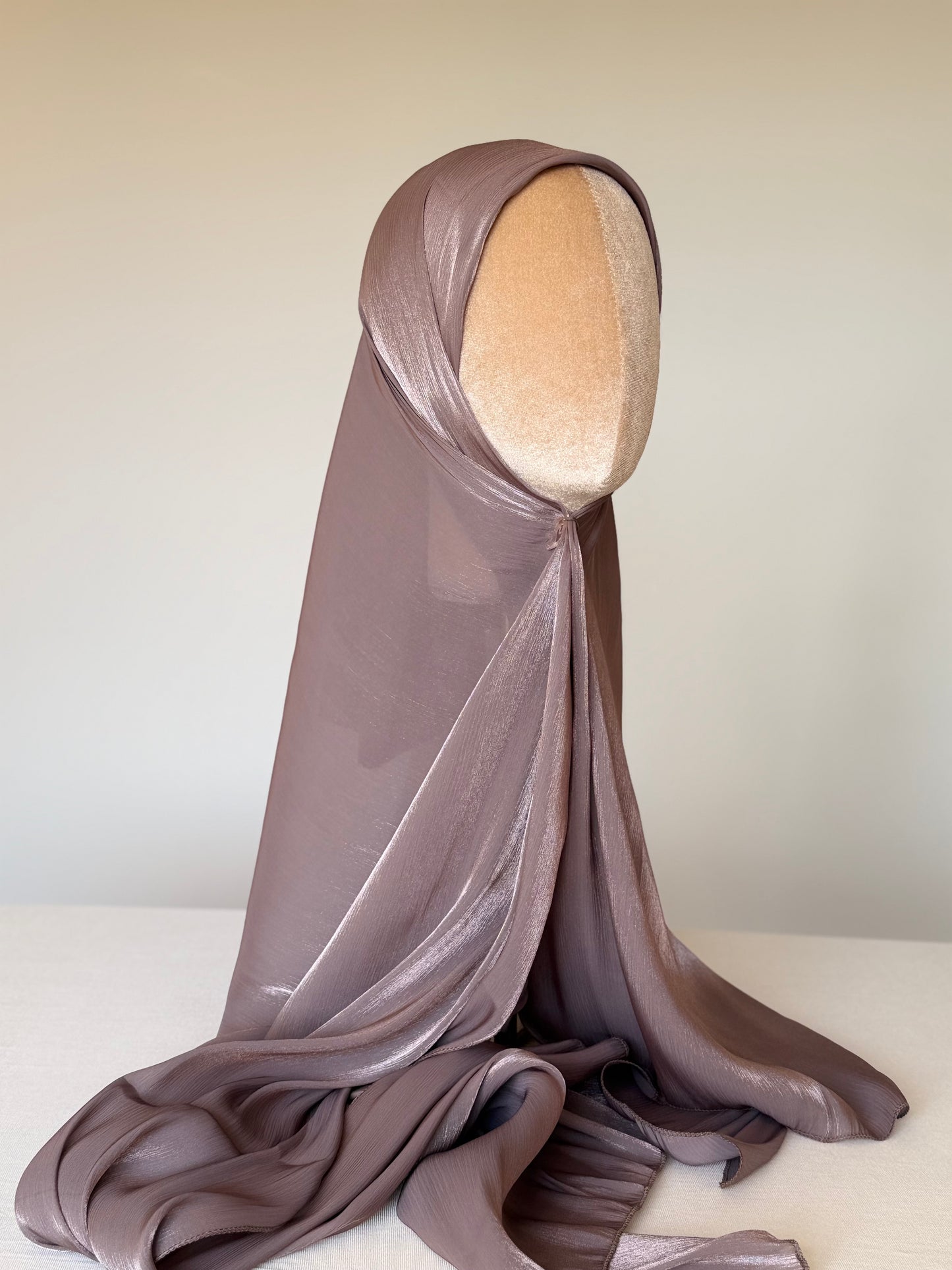 Organza de soie Taupe avec Bonnet