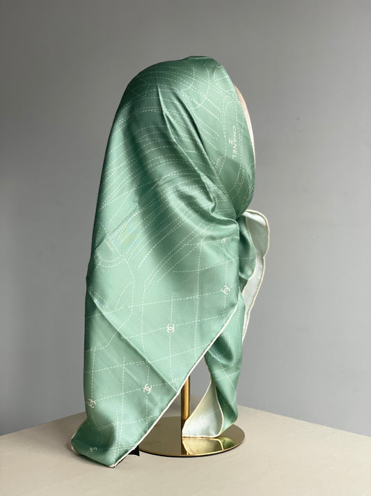Carré de soie vert d’eau