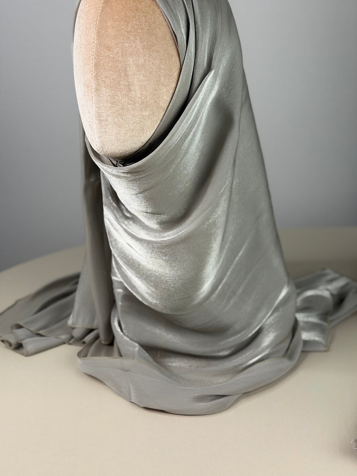 Bonnet Intégré - 
Organza de soie vert d’eau