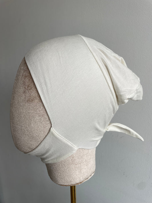 Bonnet dessous de menton Fermé à noué