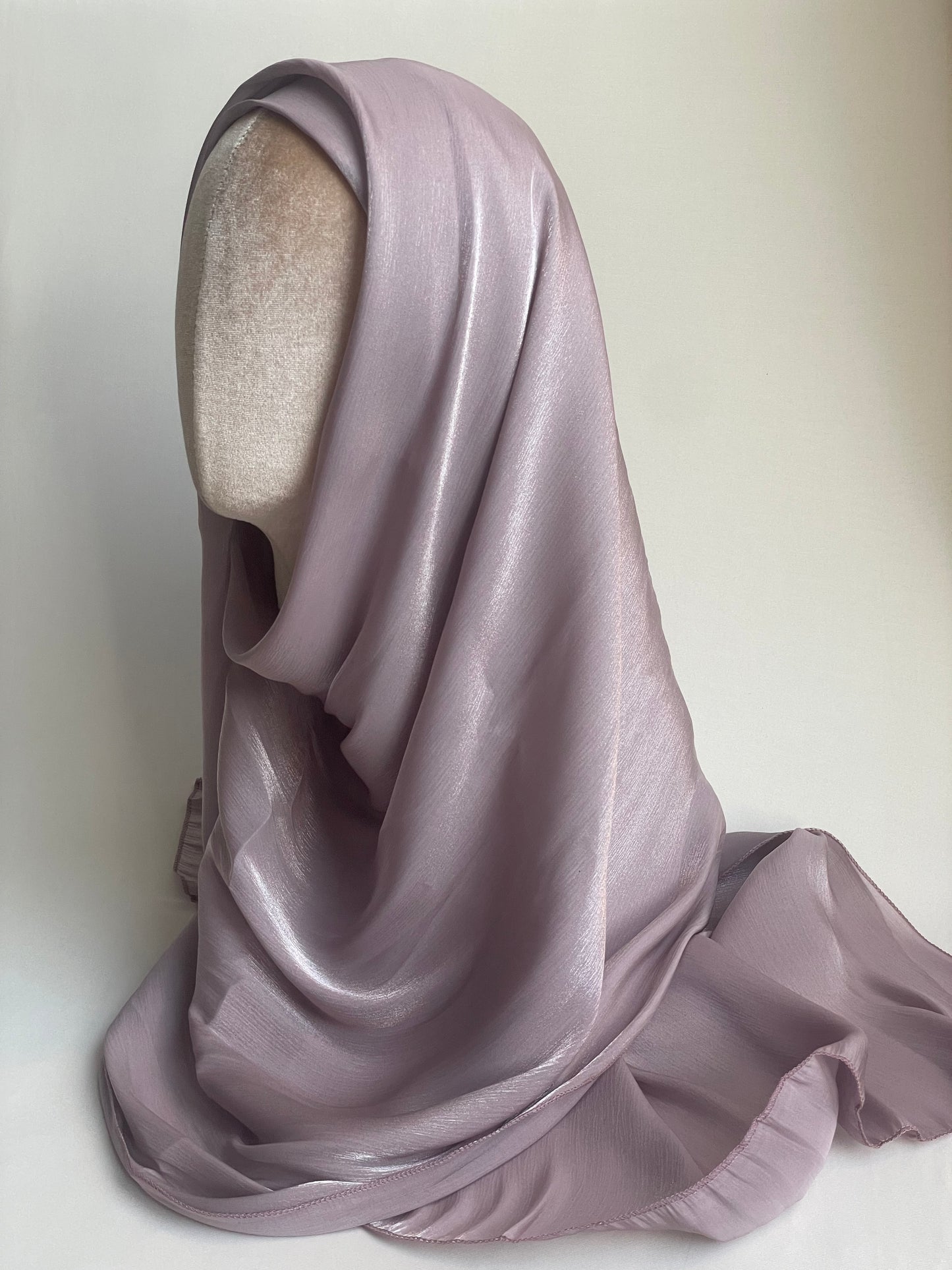 Organza de soie violet clair avec Bonnet