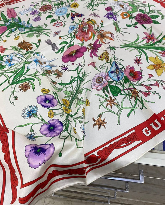 GC Flowers silk square