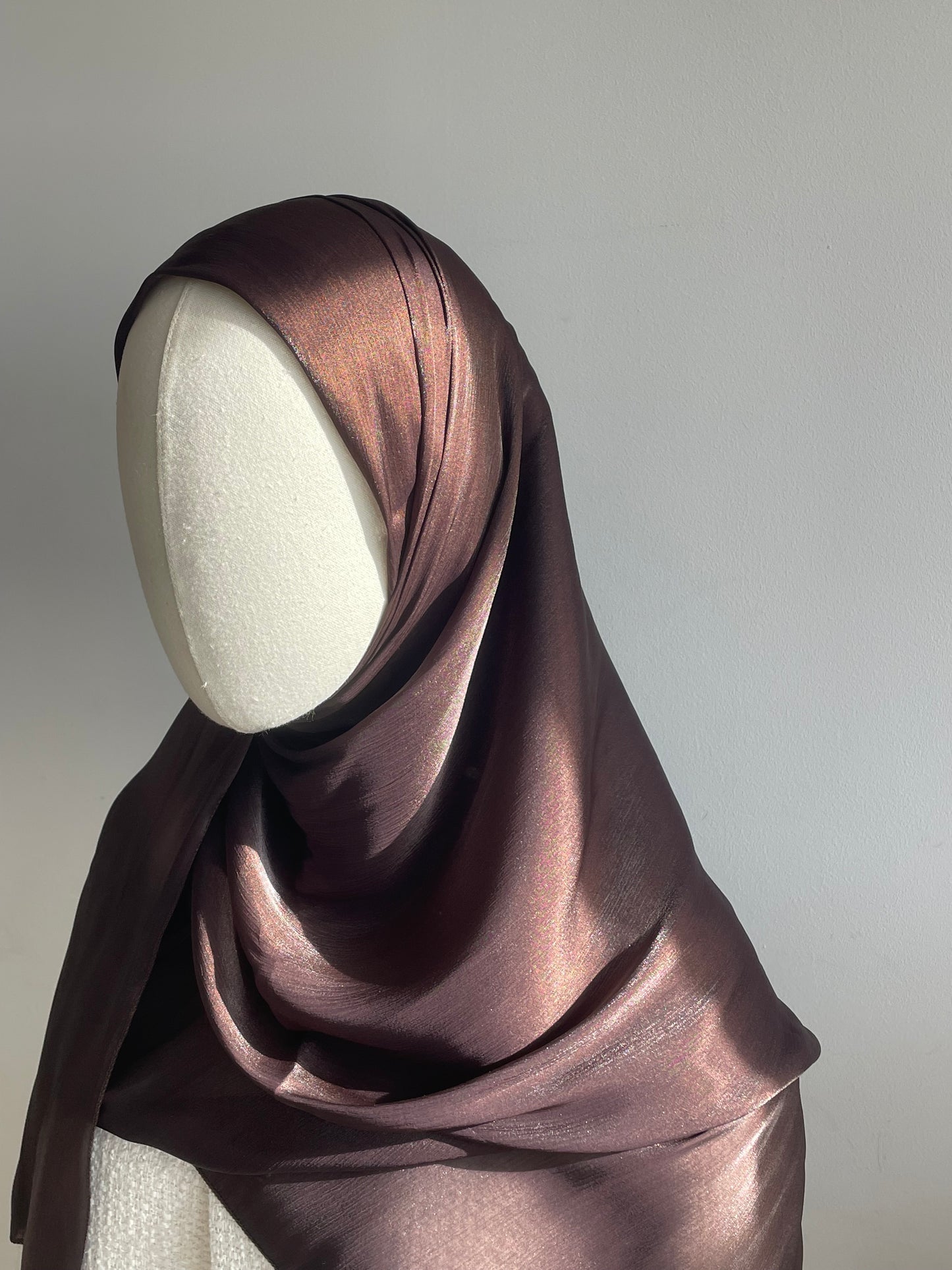 Organza de soie cappuccino avec Bonnet