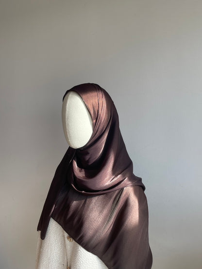 Organza de soie cappuccino avec Bonnet