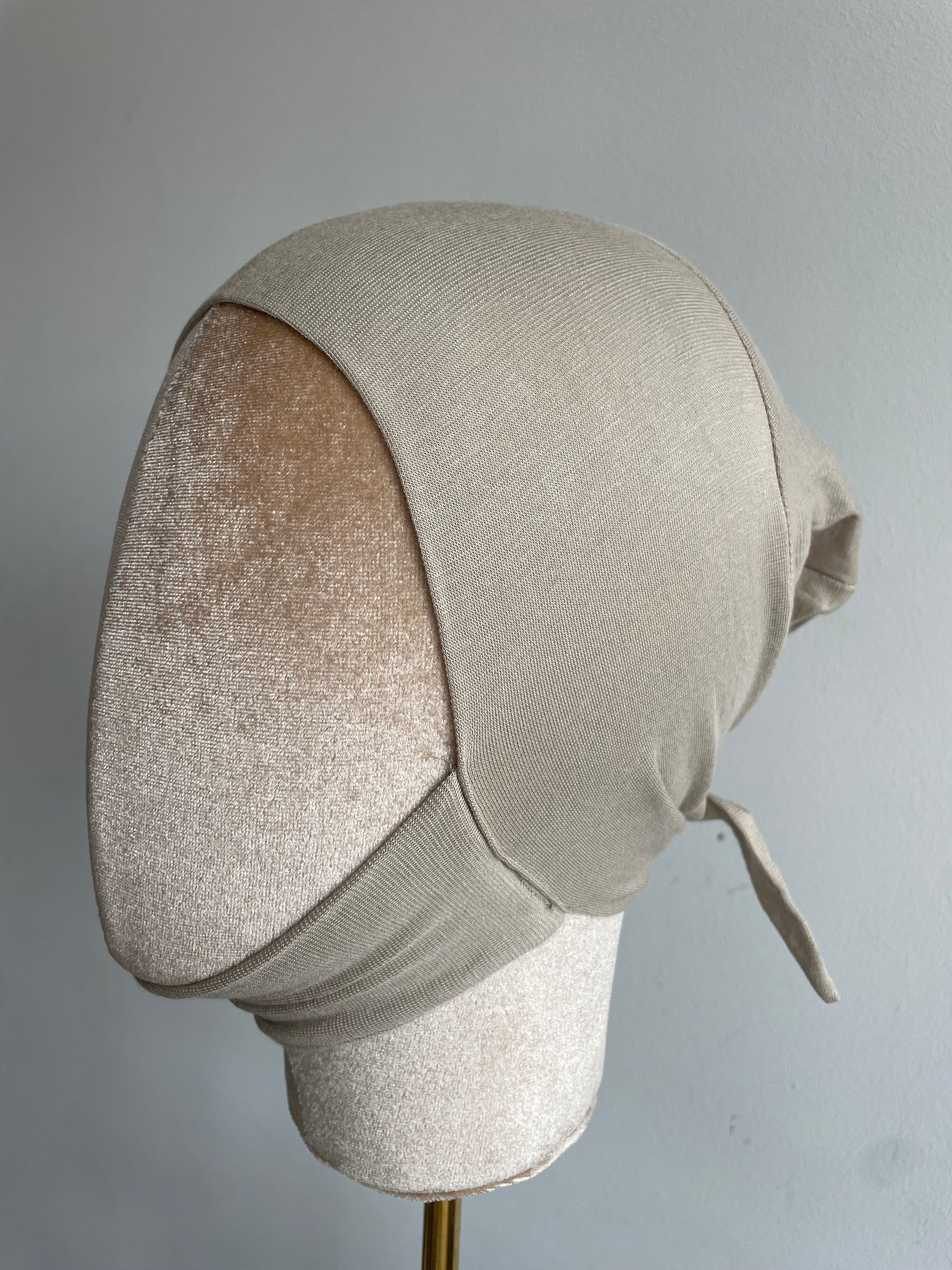 Bonnet dessous de menton Fermé à noué