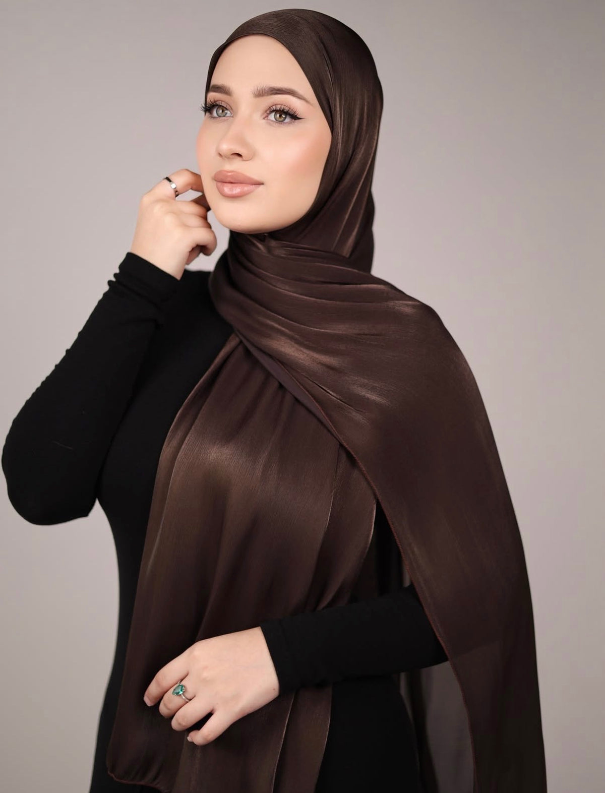 Organza de soie cappuccino avec Bonnet